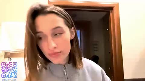 Snapshot of michael_pors chatting on 10/23/25, 02:27 Emily online show from 10/23/25, 02:27