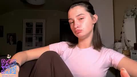 Snapshot of michael_pors chatting on 11/24/25, 02:06 Emily online show from 11/24/25, 02:06