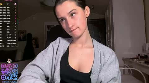 Snapshot of michael_pors chatting on 04/24/26, 06:10 Emily online show from 04/24/26, 06:10