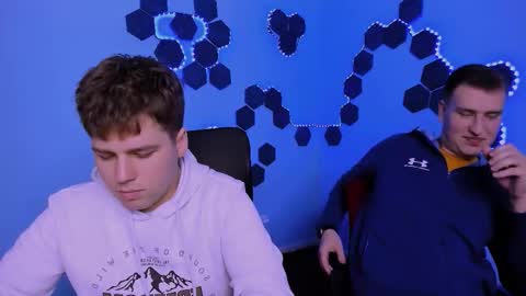 Snapshot of michael_strong_ chatting on 12/17/25, 09:48 Your Michael online show from 12/17/25, 09:48