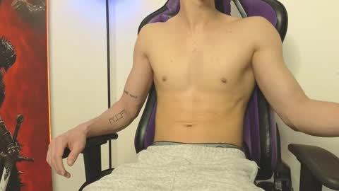 Snapshot of michael_twink18 chatting on 05/16/26, 03:44 Michael online show from 05/16/26, 03:44