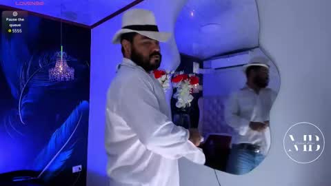 Michael online show from 11/08/25, 01:22