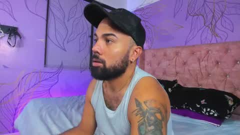 Snapshot of michaell_twink chatting on 02/22/25, 01:22 Michaell online show from 02/22/25, 01:22