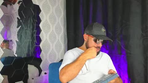 Snapshot of michaell_twink chatting on 02/25/25, 04:24 Michaell online show from 02/25/25, 04:24