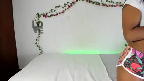 Snapshot of michell_anyeli chatting on 10/04/25, 11:03 Michell online show from 10/04/25, 11:03