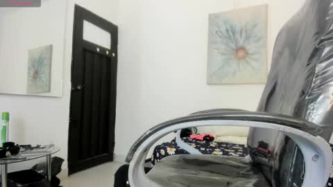 Snapshot of michell_dss chatting on 11/16/25, 06:35 michell_dss online show from 11/16/25, 06:35