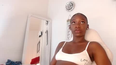 Snapshot of michell_estrada chatting on 10/10/25, 03:22 michell online show from 10/10/25, 03:22