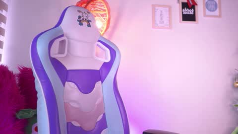 Snapshot of michelle_chang_ chatting on 12/05/25, 06:59 MICHELLE CHANG online show from 12/05/25, 06:59