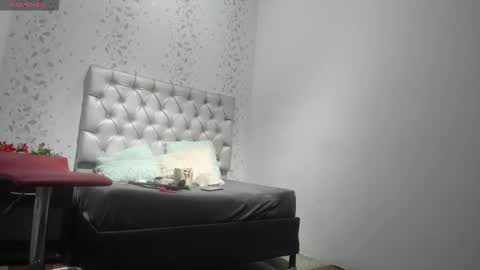 michelle perla online show from 10/28/25, 06:54