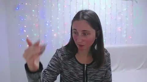 Snapshot of michellee11 chatting on 01/17/25, 04:47 Michel online show from 01/17/25, 04:47