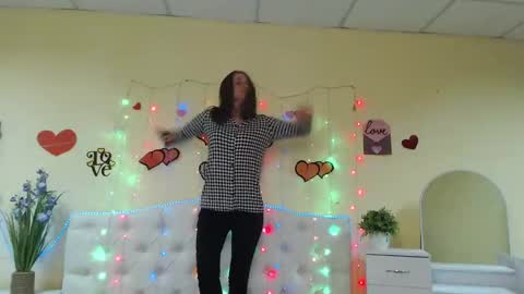 Snapshot of michellee11 chatting on 03/07/25, 12:01 Michel online show from 03/07/25, 12:01