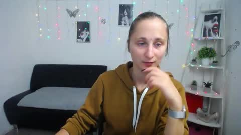 Snapshot of michellee11 chatting on 09/26/25, 11:14 Michel online show from 09/26/25, 11:14