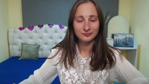 Snapshot of michellee11 chatting on 10/08/25, 11:19 Michel online show from 10/08/25, 11:19