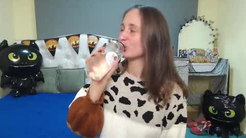 Snapshot of michellee11 chatting on 10/29/25, 01:13 Michel online show from 10/29/25, 01:13