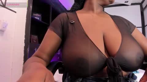 Snapshot of michellepreston_ chatting on 01/17/26, 12:32 michellepreston_ online show from 01/17/26, 12:32