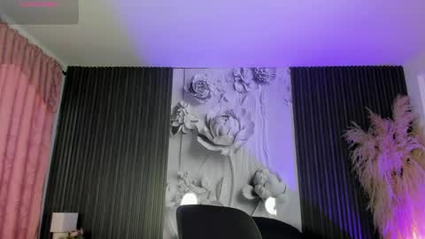 michellepreston_ online show from 04/23/26, 12:04