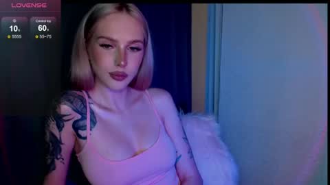 Snapshot of michellevelour chatting on 06/15/26, 04:53 Michelle online show from 06/15/26, 04:53