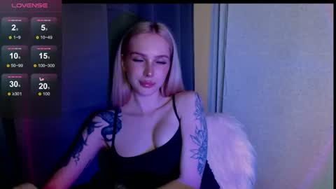 Snapshot of michellevelour chatting on 06/19/26, 05:28 Michelle online show from 06/19/26, 05:28