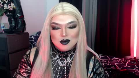 Snapshot of michellevixen921 chatting on 10/16/25, 04:02 Michelle online show from 10/16/25, 04:02