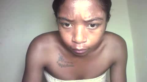 Snapshot of michou_69 chatting on 05/23/26, 05:39 michou_69 online show from 05/23/26, 05:39