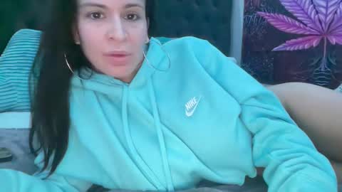 Snapshot of micielo87 chatting on 03/06/25, 04:41 Skye online show from 03/06/25, 04:41