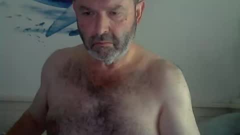 Snapshot of midhir chatting on 09/10/25, 01:44 kike online show from 09/10/25, 01:44