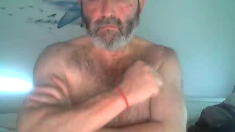 Snapshot of midhir chatting on 12/18/25, 02:45 kike online show from 12/18/25, 02:45