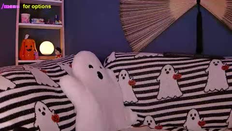 Snapshot of midnight__muse chatting on 10/24/25, 04:31 Rain online show from 10/24/25, 04:31