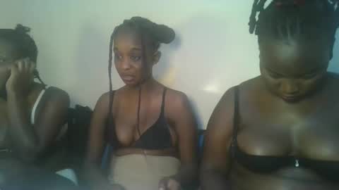 midnight_curves online show from 04/17/26, 09:51