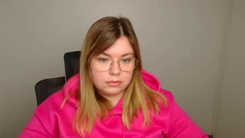 Snapshot of midnightmariana chatting on 10/19/25, 05:19 Mariana online show from 10/19/25, 05:19