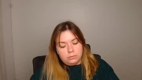 Snapshot of midnightmariana chatting on 10/22/25, 05:30 Mariana online show from 10/22/25, 05:30