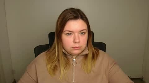 Snapshot of midnightmariana chatting on 10/26/25, 06:19 Mariana online show from 10/26/25, 06:19