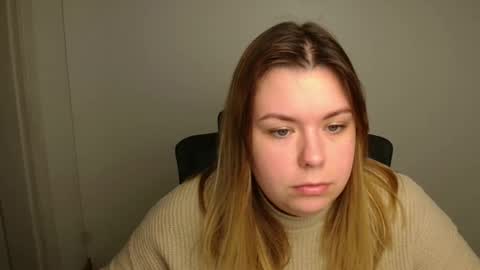 Snapshot of midnightmariana chatting on 10/27/25, 12:09 Mariana online show from 10/27/25, 12:09