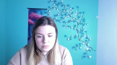 Snapshot of midnightmariana chatting on 10/28/25, 12:30 Mariana online show from 10/28/25, 12:30