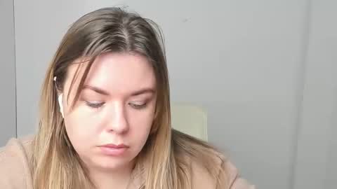 Snapshot of midnightmariana chatting on 11/14/25, 12:37 Mariana online show from 11/14/25, 12:37