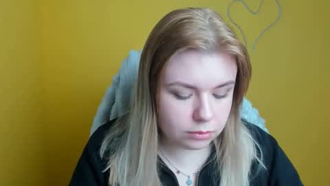 Snapshot of midnightmariana chatting on 12/01/25, 12:32 Mariana online show from 12/01/25, 12:32