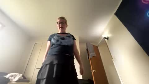 midnightmochi2 online show from 04/28/26, 07:19