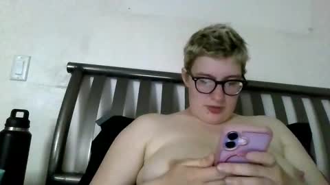 midnightmochi2 online show from 05/18/26, 03:40