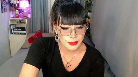 Snapshot of midnightraven27 chatting on 01/20/25, 02:11  Dont forget to follow online show from 01/20/25, 02:11