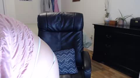 Snapshot of midsummernightsdream chatting on 12/03/24, 06:17 MidsummerNightsDream online show from 12/03/24, 06:17