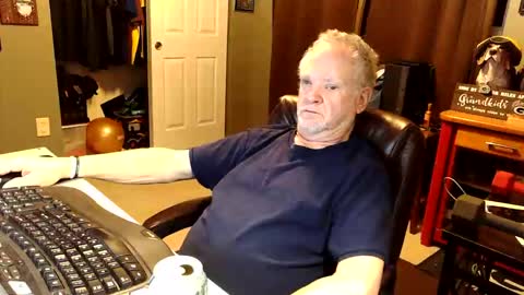 midwestdad09 online show from 10/20/25, 09:54