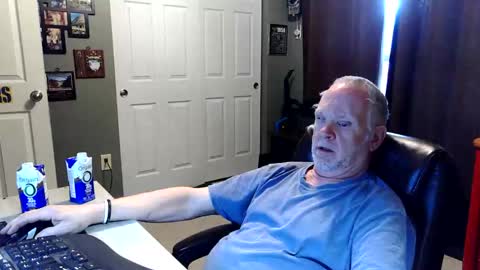 midwestdad09 online show from 04/24/26, 07:05