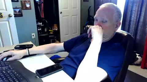 Snapshot of midwestdad09 chatting on 04/25/26, 02:36 midwestdad09 online show from 04/25/26, 02:36