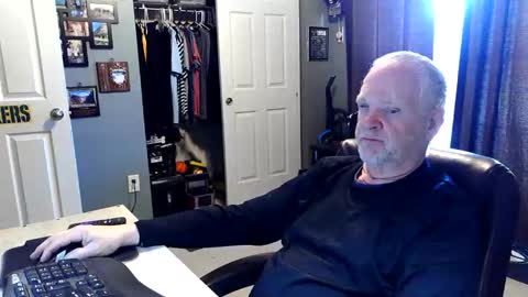 Snapshot of midwestdad09 chatting on 04/30/26, 02:34 midwestdad09 online show from 04/30/26, 02:34