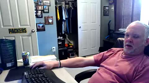 Snapshot of midwestdad09 chatting on 05/02/26, 06:46 midwestdad09 online show from 05/02/26, 06:46