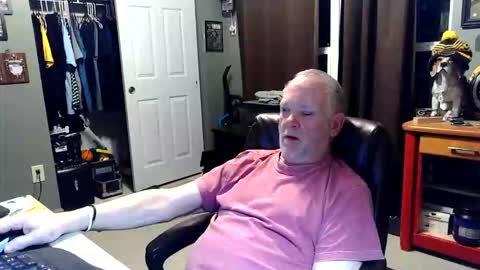 Snapshot of midwestdad09 chatting on 05/03/26, 08:20 midwestdad09 online show from 05/03/26, 08:20