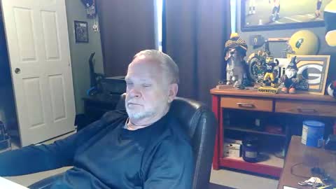 Snapshot of midwestdad09 chatting on 05/05/26, 04:48 midwestdad09 online show from 05/05/26, 04:48