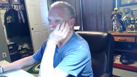 Snapshot of midwestdad09 chatting on 05/10/26, 10:48 midwestdad09 online show from 05/10/26, 10:48