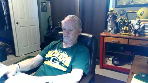 Snapshot of midwestdad09 chatting on 05/15/26, 01:51 midwestdad09 online show from 05/15/26, 01:51