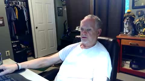 Snapshot of midwestdad09 chatting on 05/16/26, 12:48 midwestdad09 online show from 05/16/26, 12:48